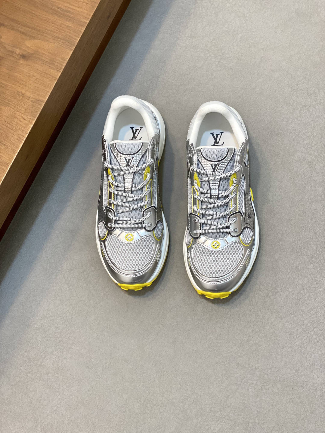 루이비통(LV) 카프스킨 커플 스니커즈 신발