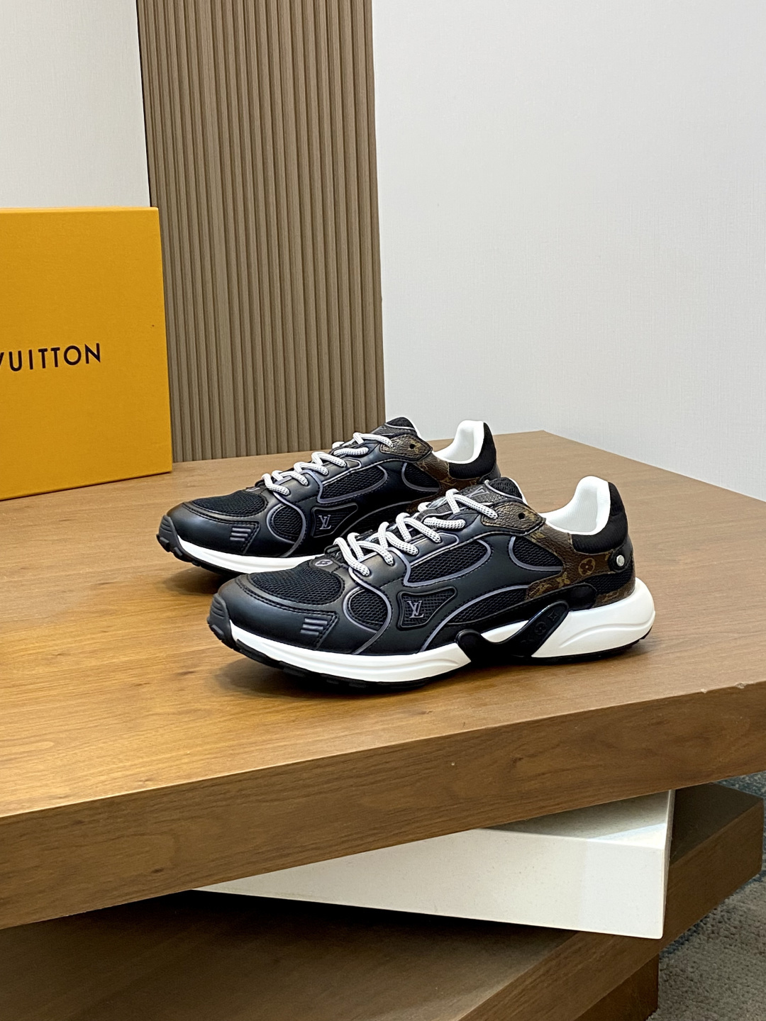 루이비통(LV) 카프스킨 커플 스니커즈 신발