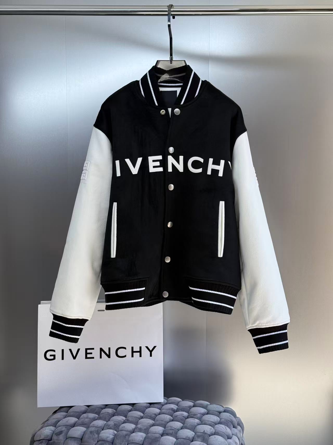 지방시(GIVENCHY) 블랙 야구 점퍼 의류