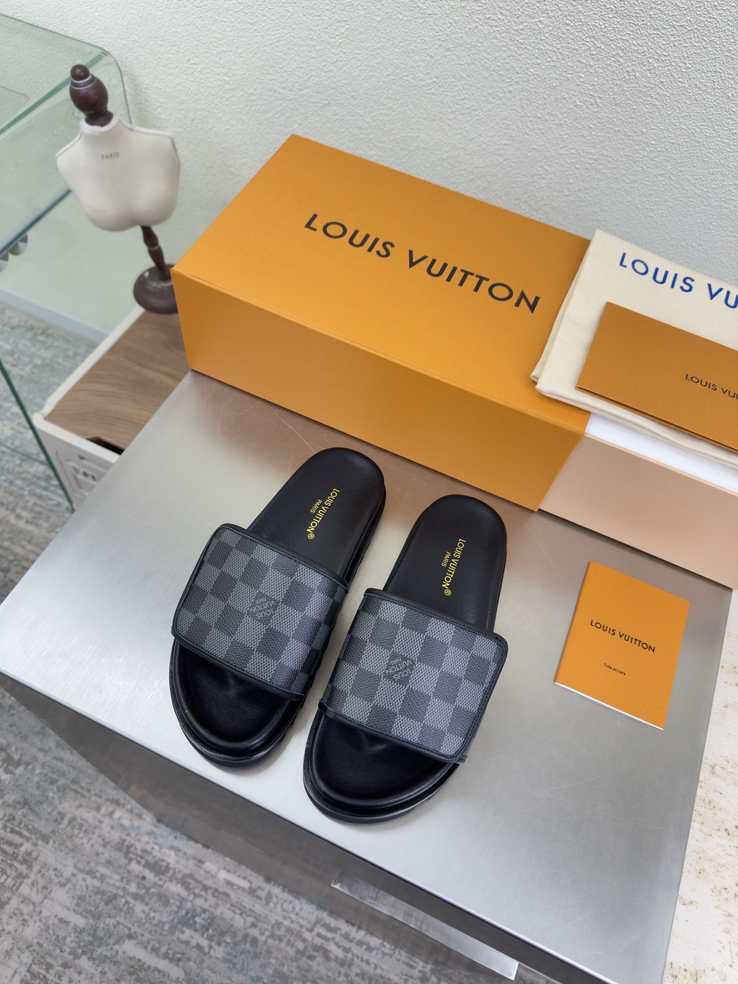 루이비통(LV) 벨크로 남성 슬리퍼 신발