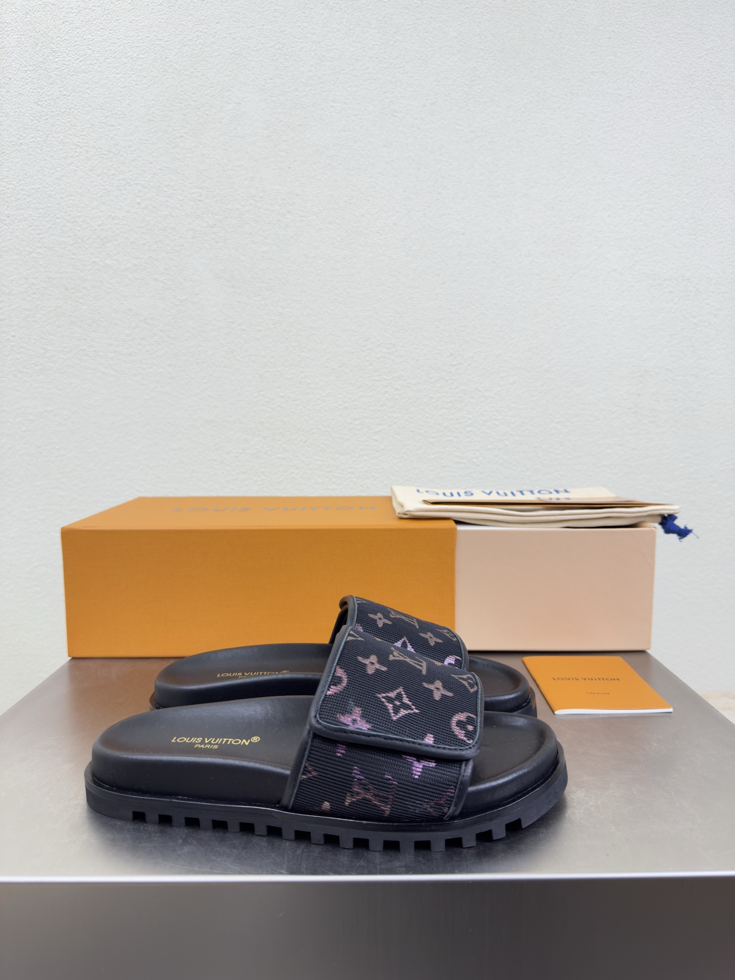 루이비통(LV) 벨크로 남성 슬리퍼 신발