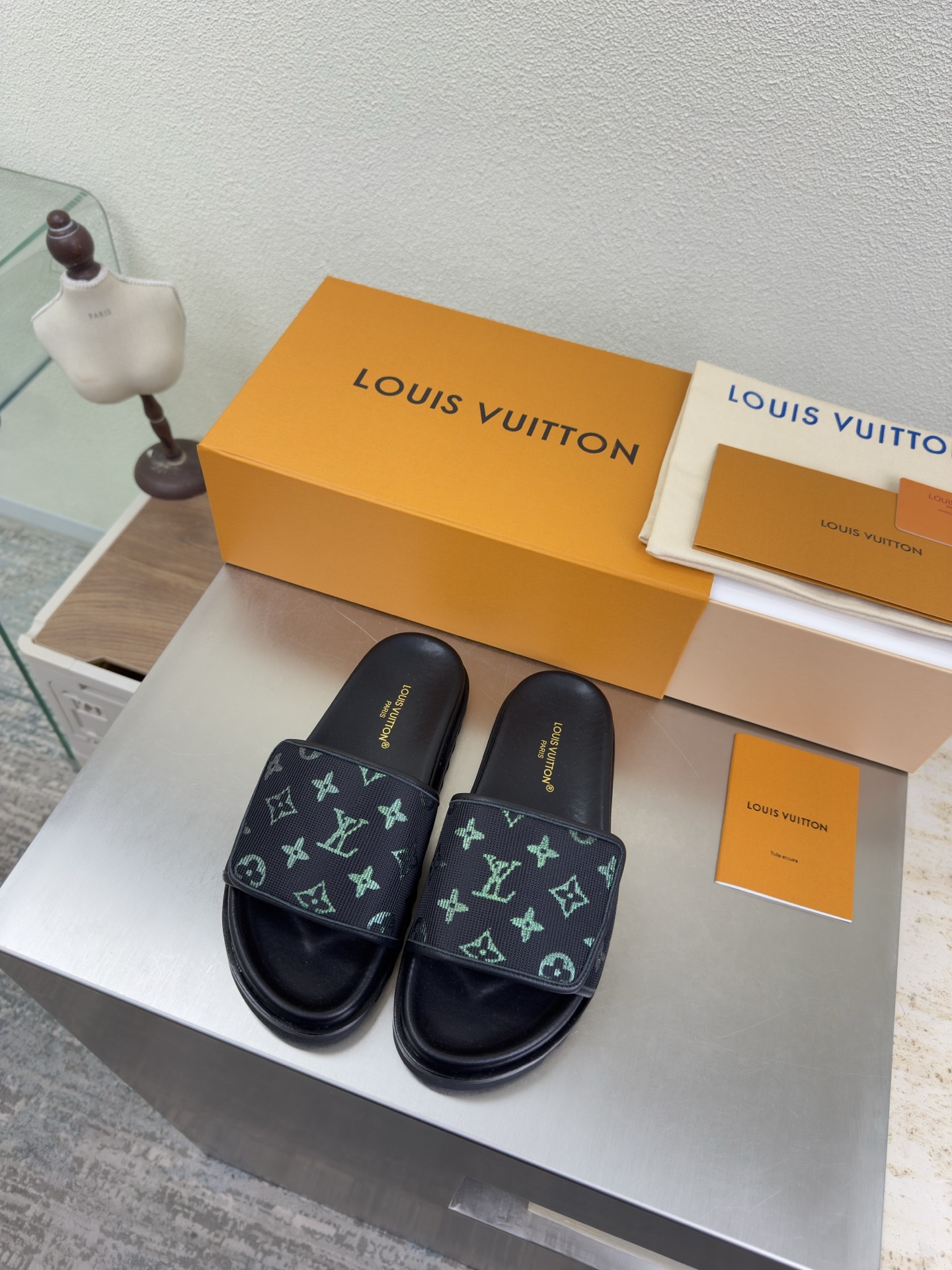 루이비통(LV) 벨크로 남성 슬리퍼 신발