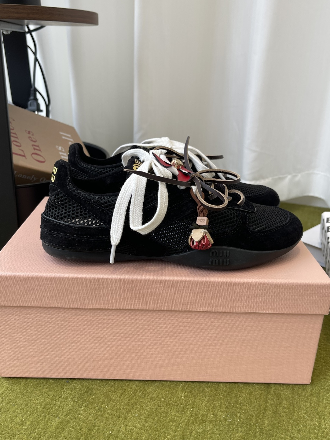 미우미우(Miu Miu) 독일군 스니커즈 신발