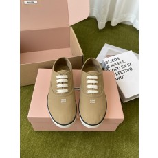 미우미우(Miu Miu) 스톤 자수 캔버스 스니커즈 신발
