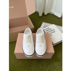 미우미우(Miu Miu) 스톤 자수 캔버스 스니커즈 신발