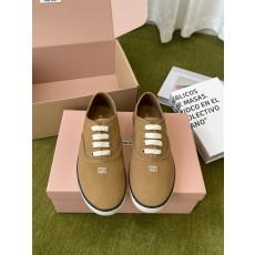 미우미우(Miu Miu) 스톤 자수 캔버스 스니커즈 신발