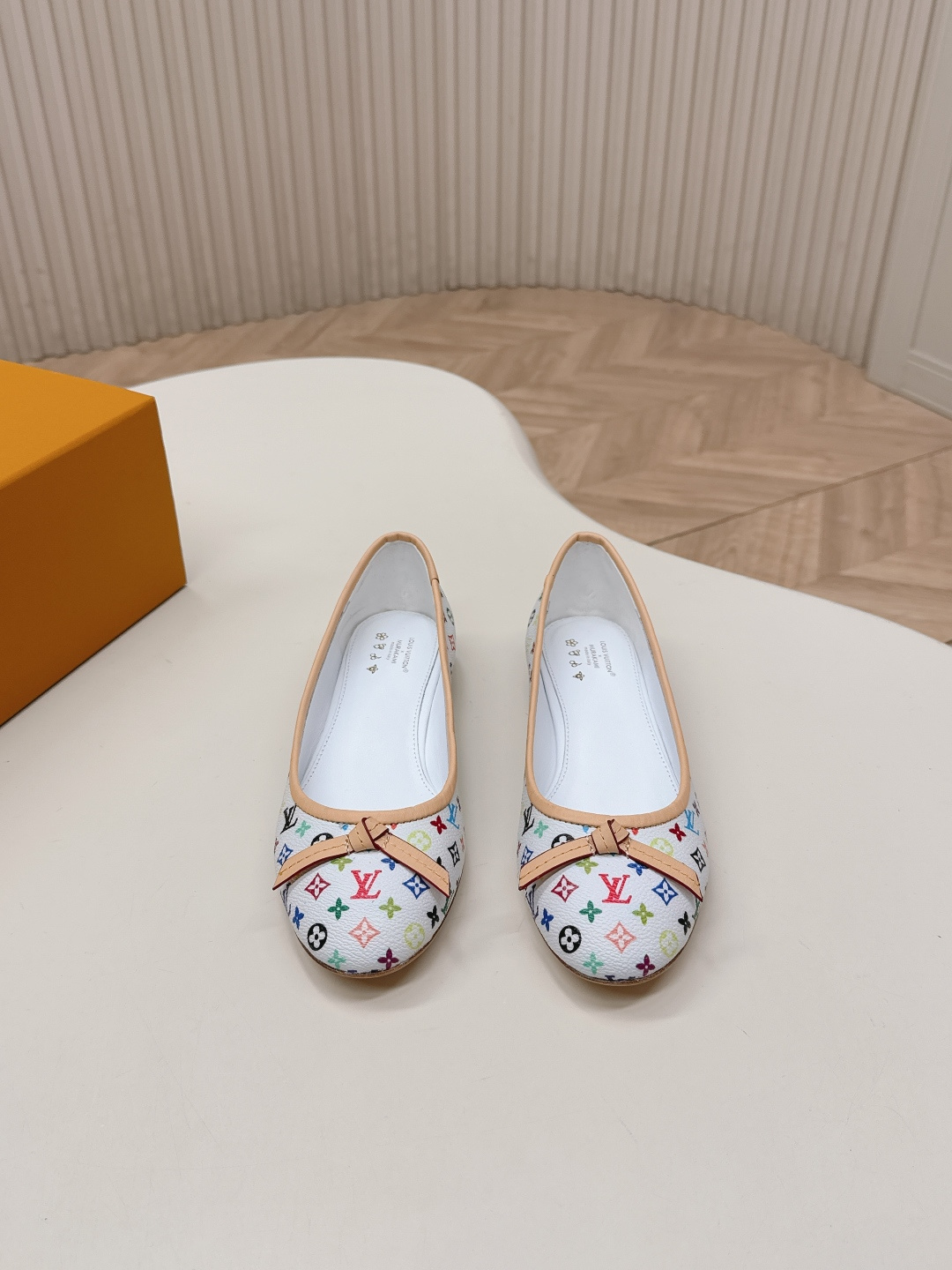 루이비통(LV) 메리제인 배색 리본 플랫슈즈 신발