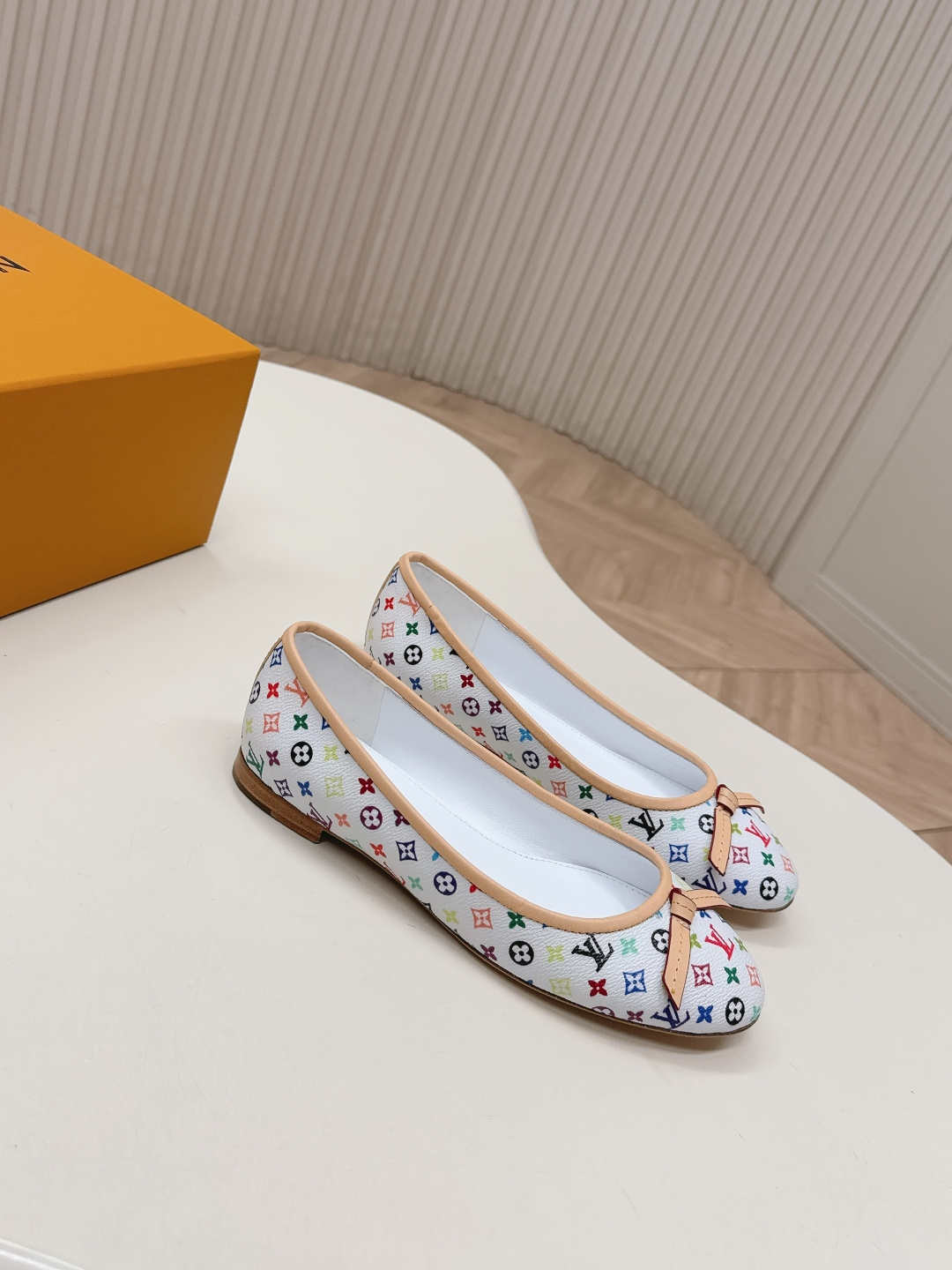 루이비통(LV) 메리제인 배색 리본 플랫슈즈 신발