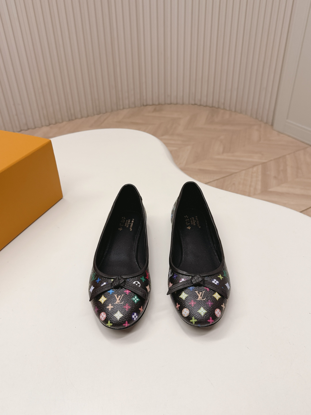 루이비통(LV) 메리제인 배색 리본 플랫슈즈 신발