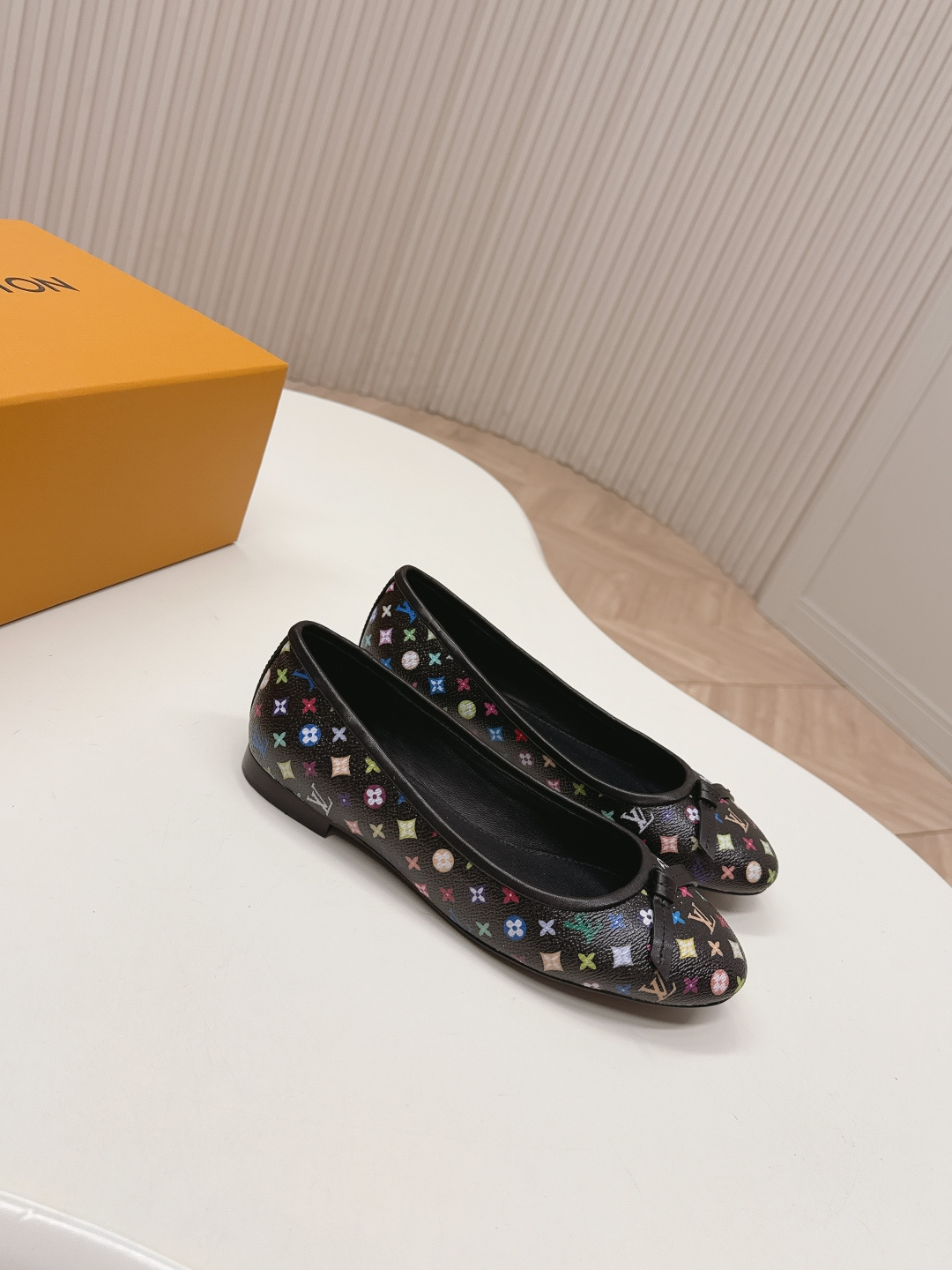 루이비통(LV) 메리제인 배색 리본 플랫슈즈 신발