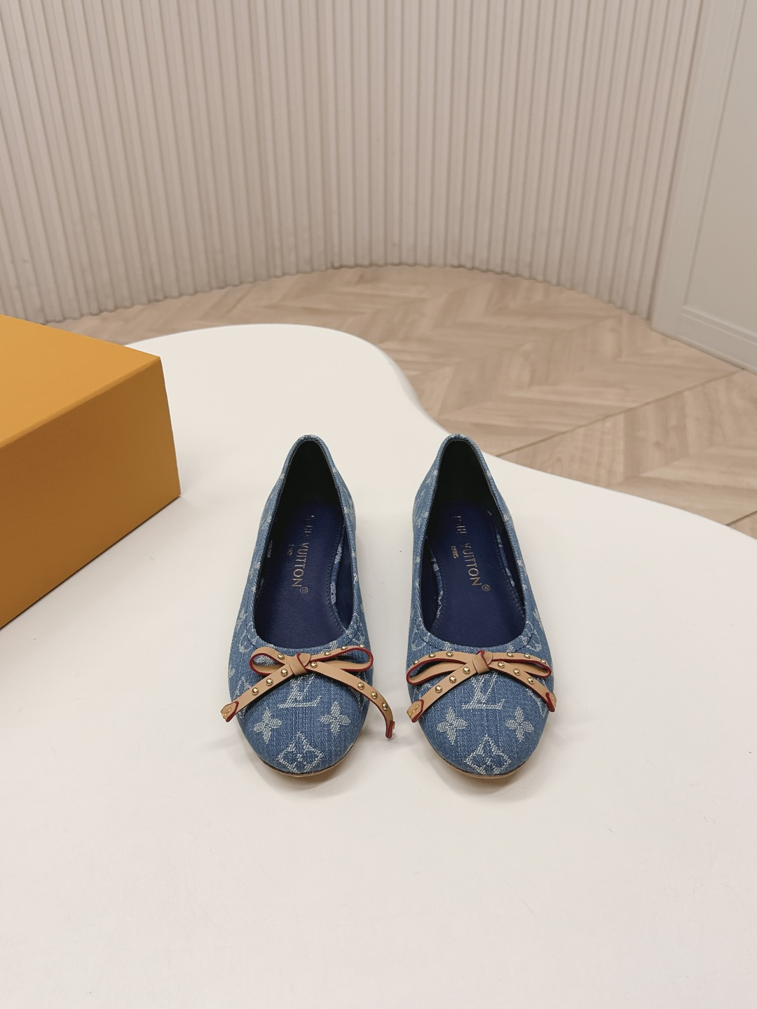 루이비통(LV) 메리제인 배색 리본 플랫슈즈 신발