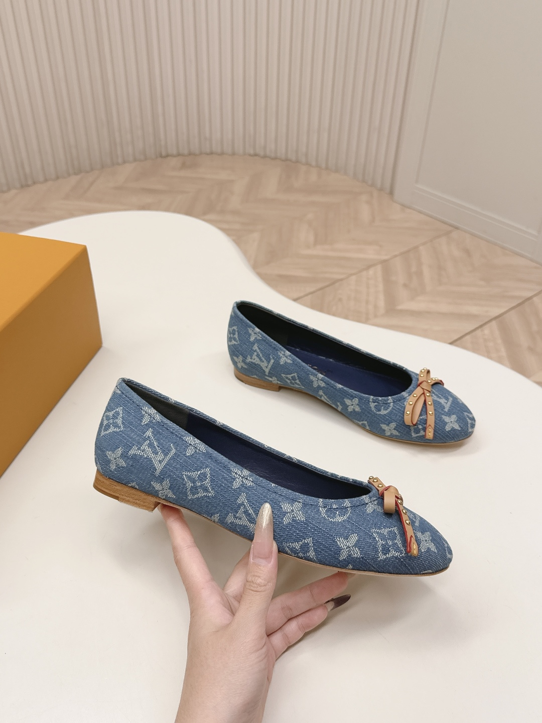 루이비통(LV) 메리제인 배색 리본 플랫슈즈 신발