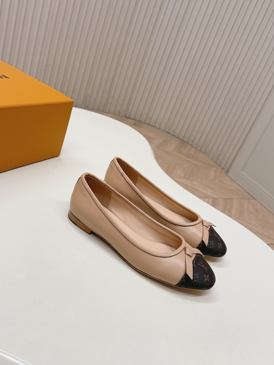 루이비통(LV) 메리제인 배색 리본 플랫슈즈 신발