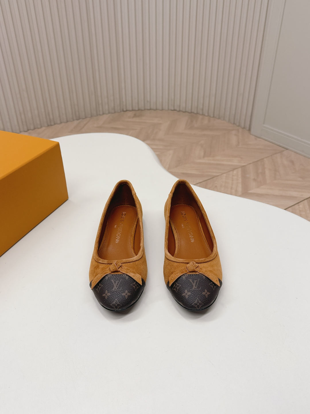 루이비통(LV) 메리제인 배색 리본 플랫슈즈 신발