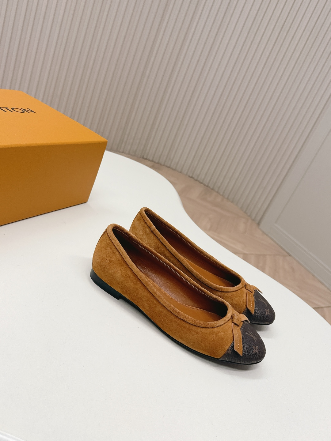 루이비통(LV) 메리제인 배색 리본 플랫슈즈 신발