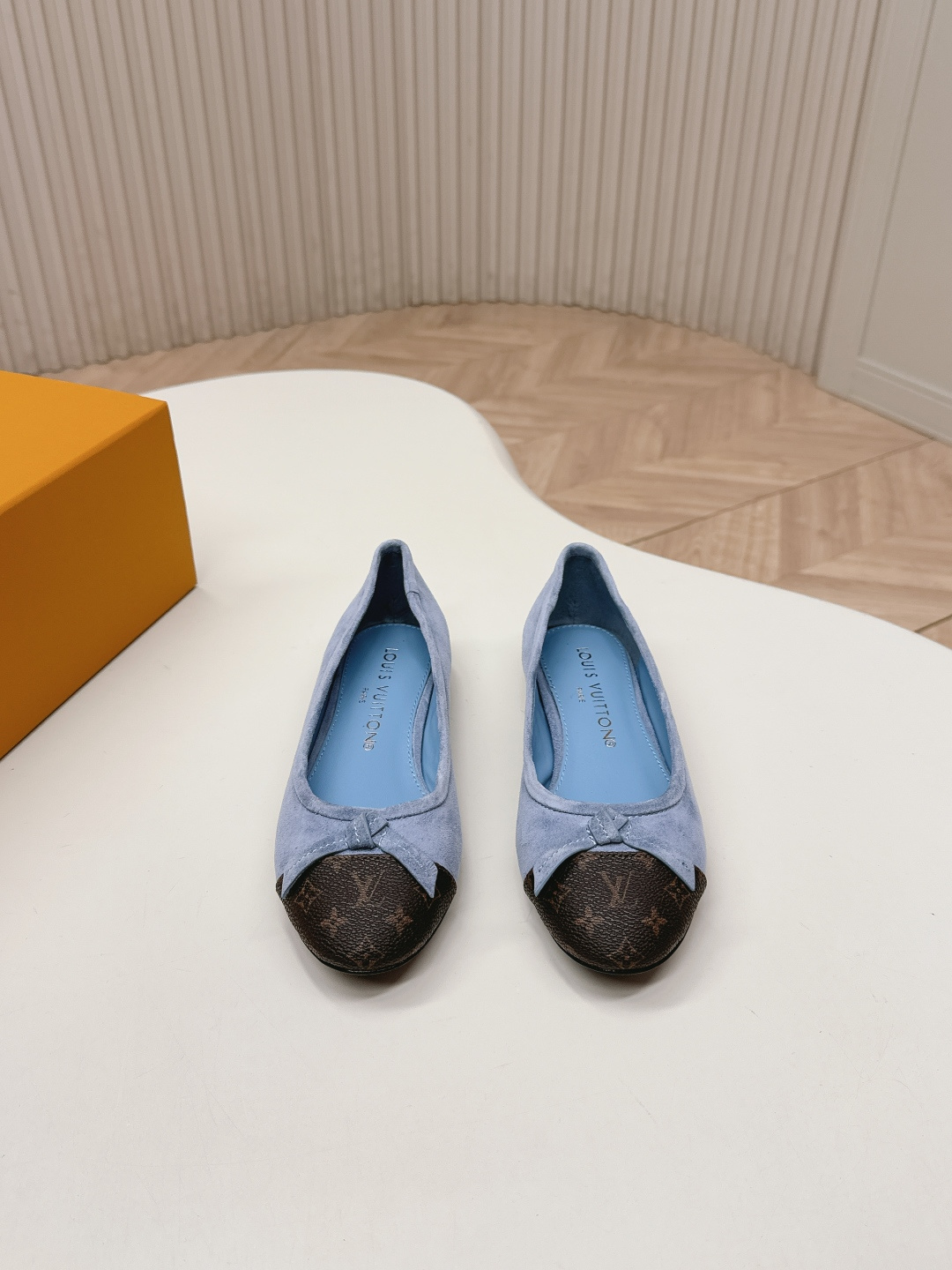 루이비통(LV) 메리제인 배색 리본 플랫슈즈 신발