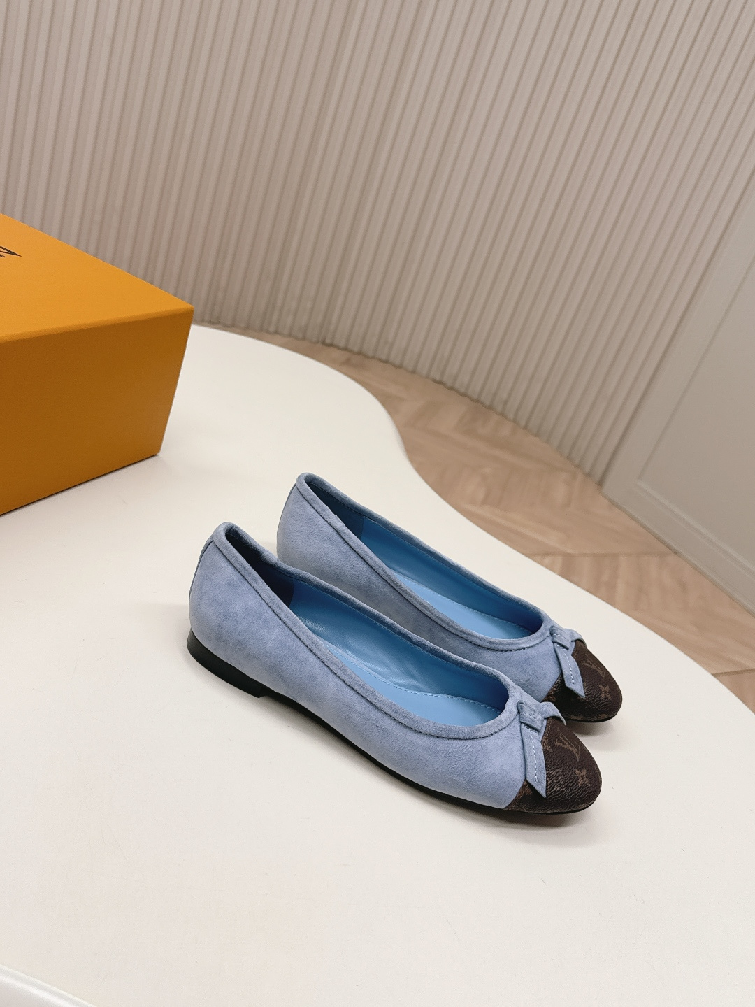 루이비통(LV) 메리제인 배색 리본 플랫슈즈 신발