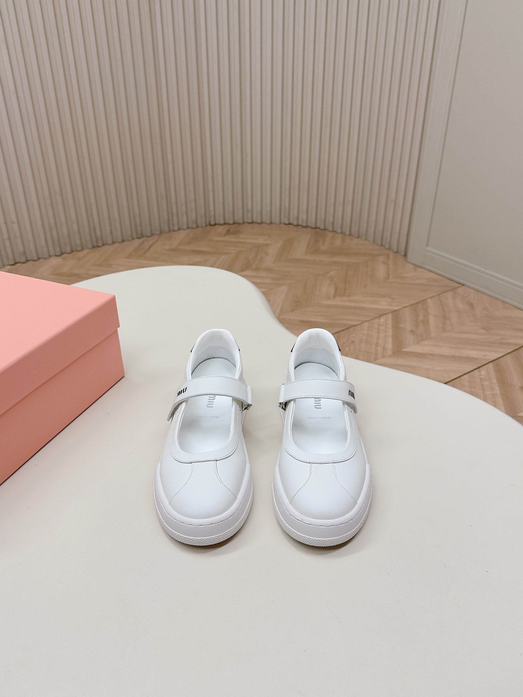 미우미우(Miu Miu) 메리제인 스니커즈 신발