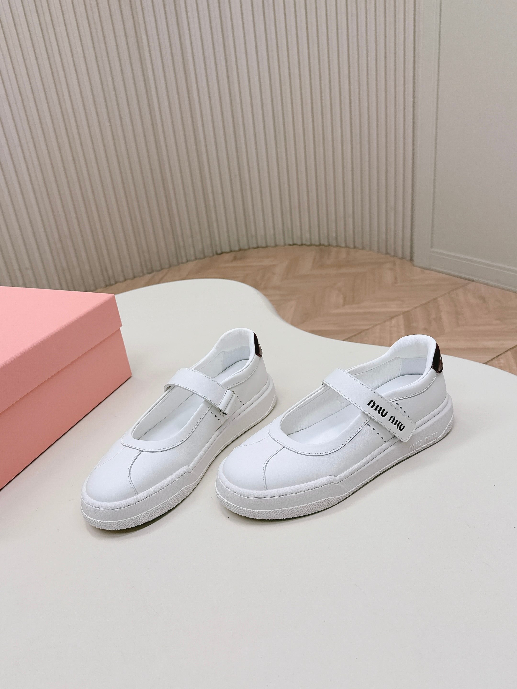 미우미우(Miu Miu) 메리제인 스니커즈 신발