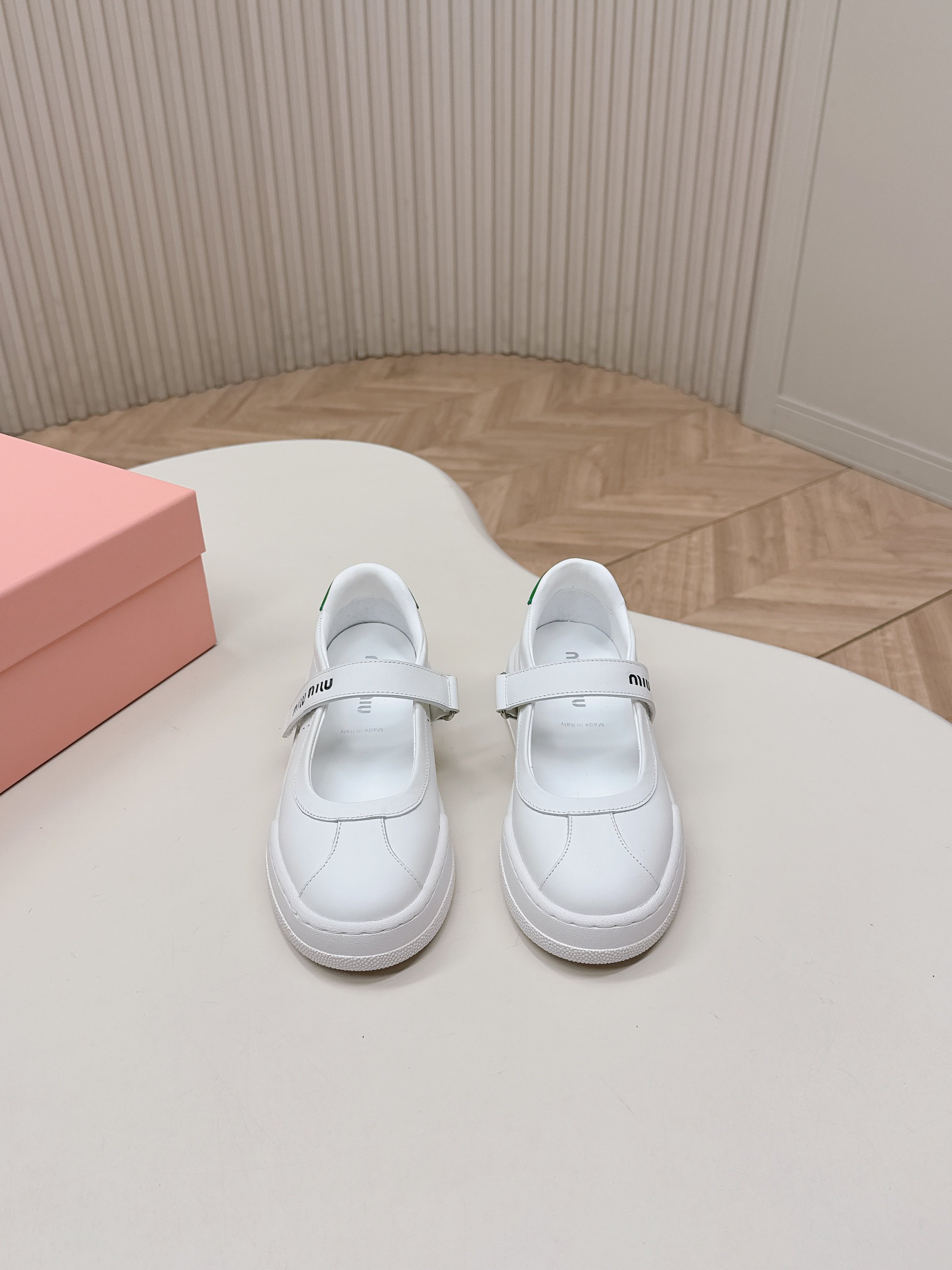 미우미우(Miu Miu) 메리제인 스니커즈 신발