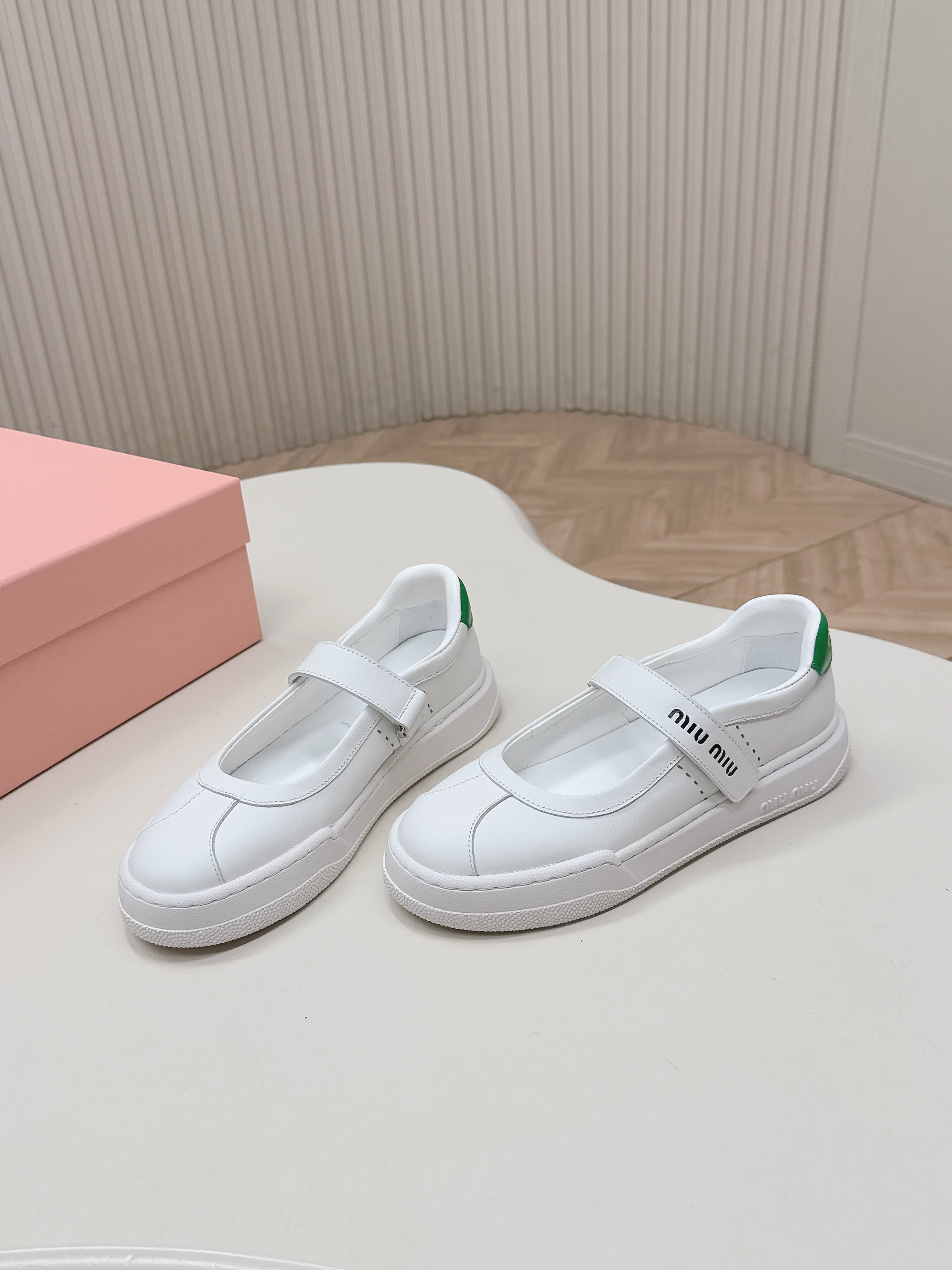 미우미우(Miu Miu) 메리제인 스니커즈 신발