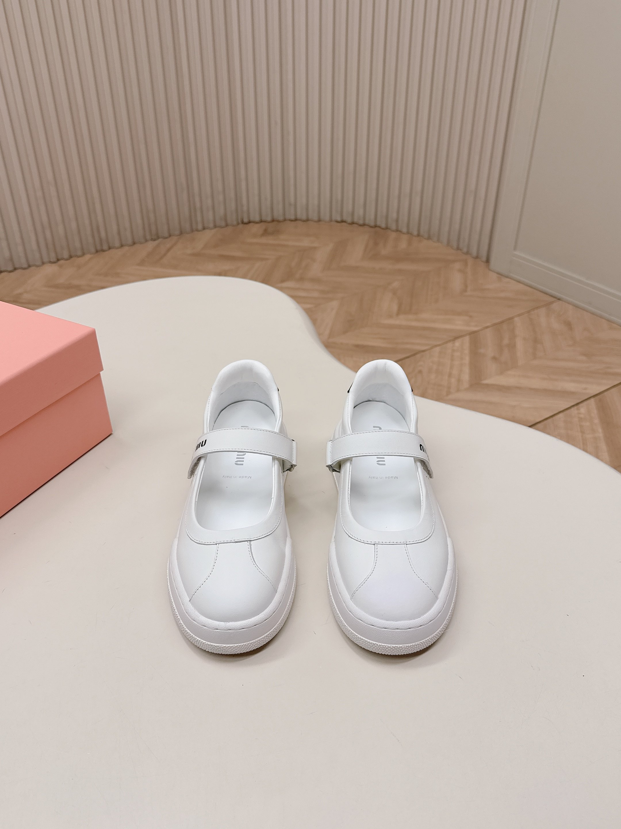 미우미우(Miu Miu) 메리제인 스니커즈 신발