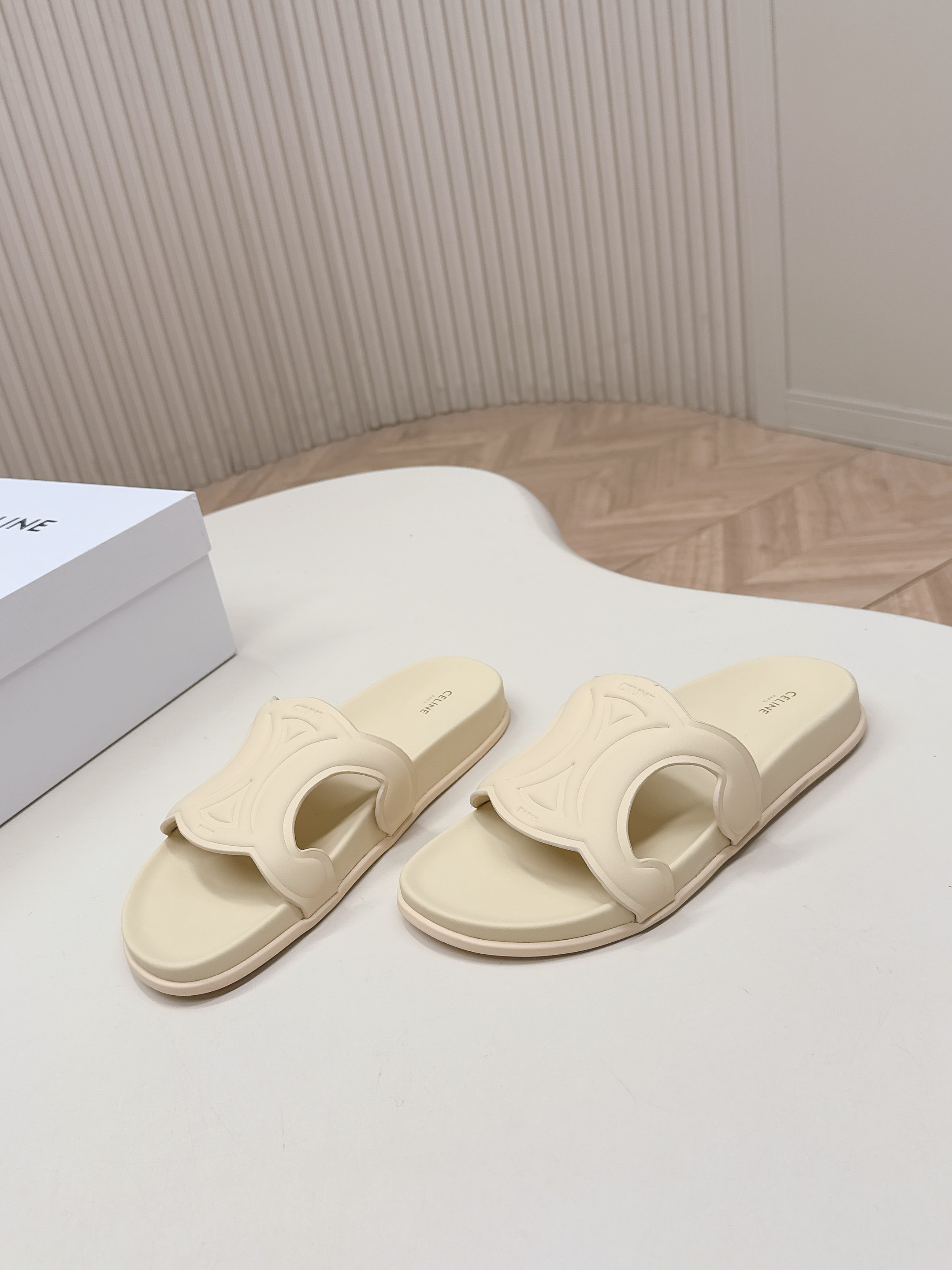 셀린느(CELINE) 트리옹프 슬리퍼 신발