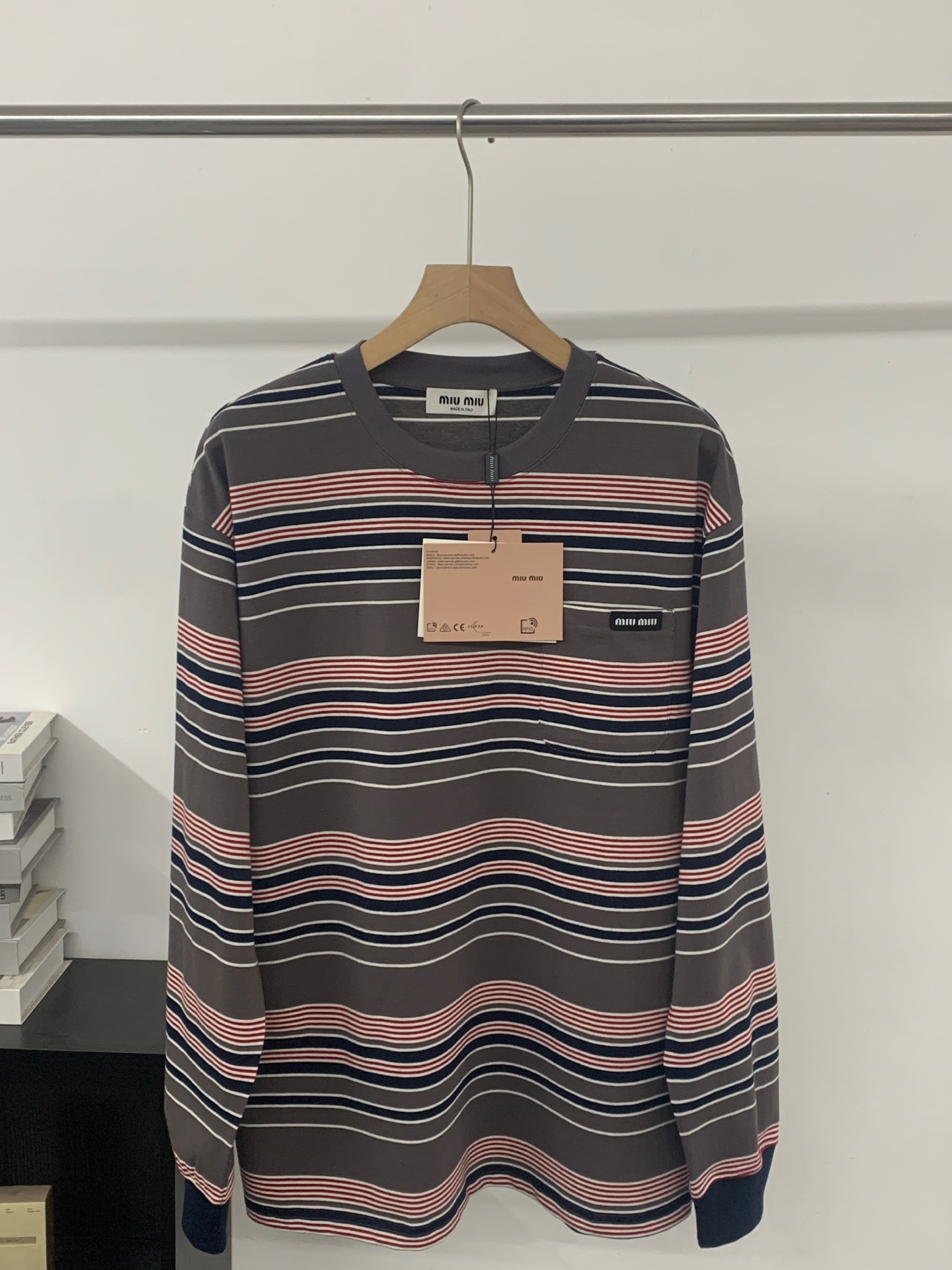 미우미우(Miu Miu) 레드 블루 스트라이프 긴팔 티셔츠 의류