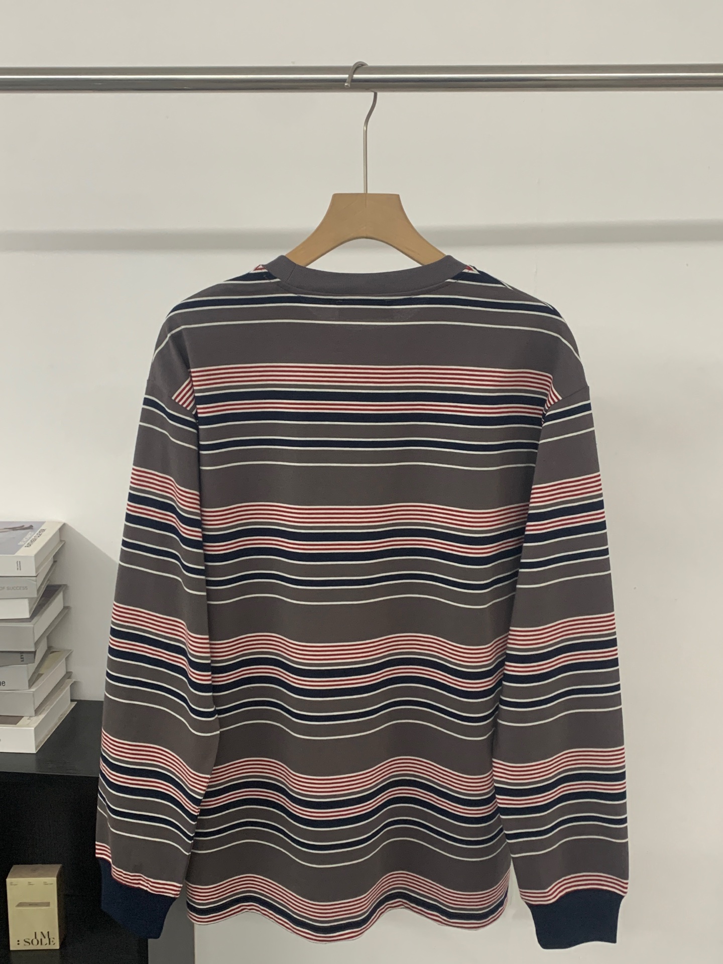 미우미우(Miu Miu) 레드 블루 스트라이프 긴팔 티셔츠 의류