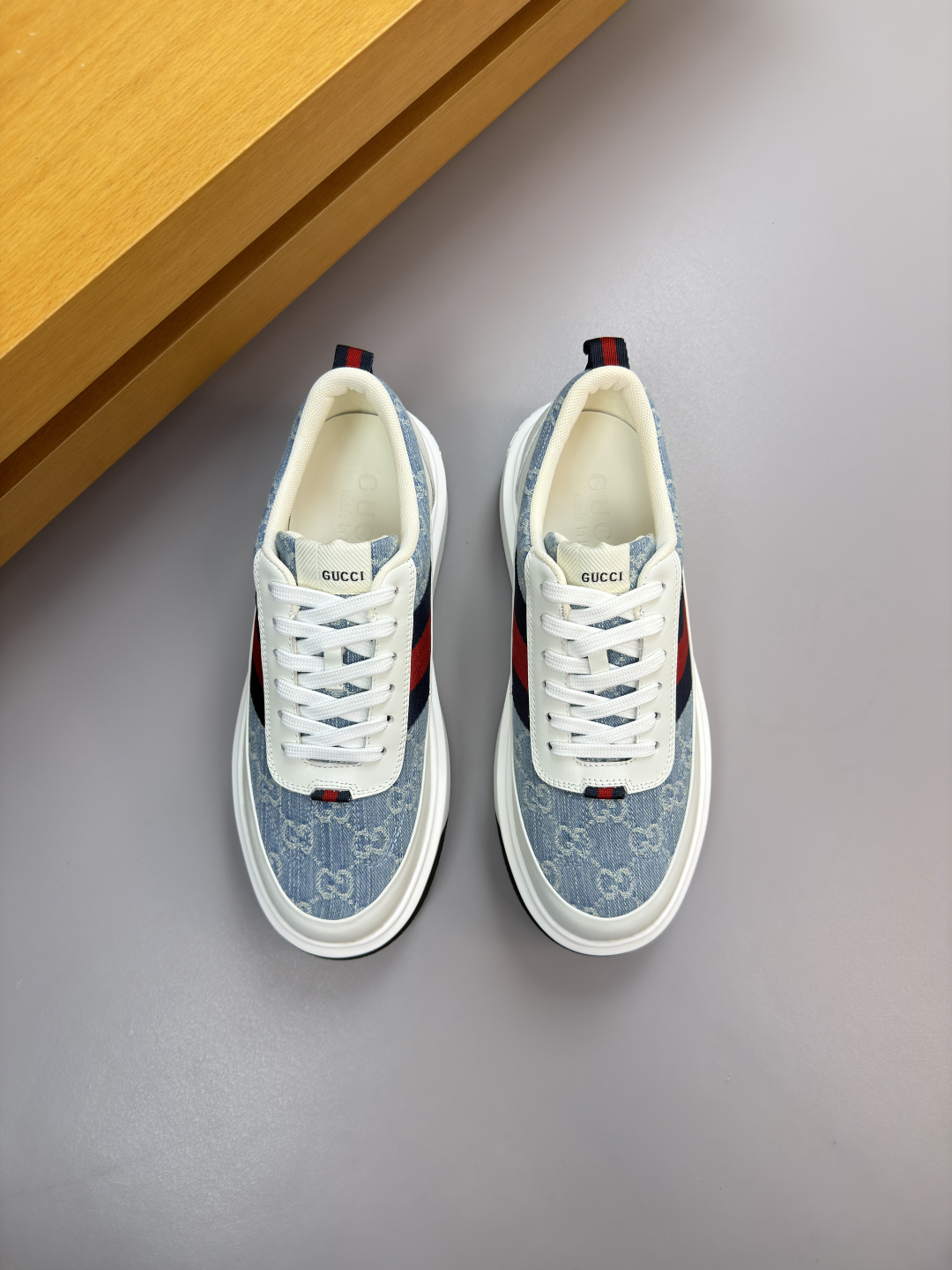 구찌(Gucci) 나파 카프스킨 & 토템 패브릭 스니커즈 신발