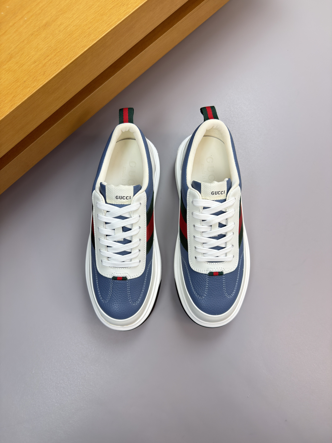 구찌(Gucci) 나파 카프스킨 & 토템 패브릭 스니커즈 신발