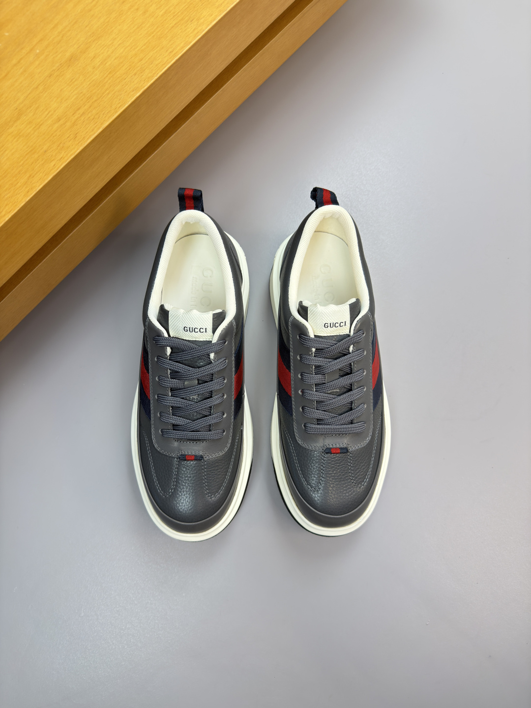 구찌(Gucci) 나파 카프스킨 & 토템 패브릭 스니커즈 신발