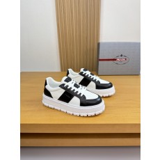 프라다(Prada) 폴리시드 카프스킨 & 캔버스 스니커즈 신발