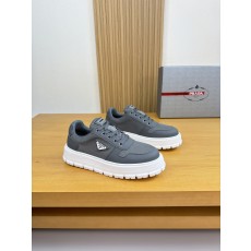 프라다(Prada) 실크 카프스킨 & 메탈 버클 스니커즈 신발