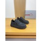 프라다(Prada) 실크 카프스킨 & 메탈 버클 스니커즈 신발