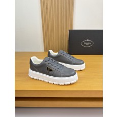 프라다(Prada) 나파 카프스킨 & 메탈 로고 스니커즈 신발