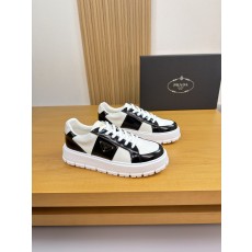 프라다(Prada) 폴리시드 카프스킨 & 실크 캔버스 스니커즈 신발