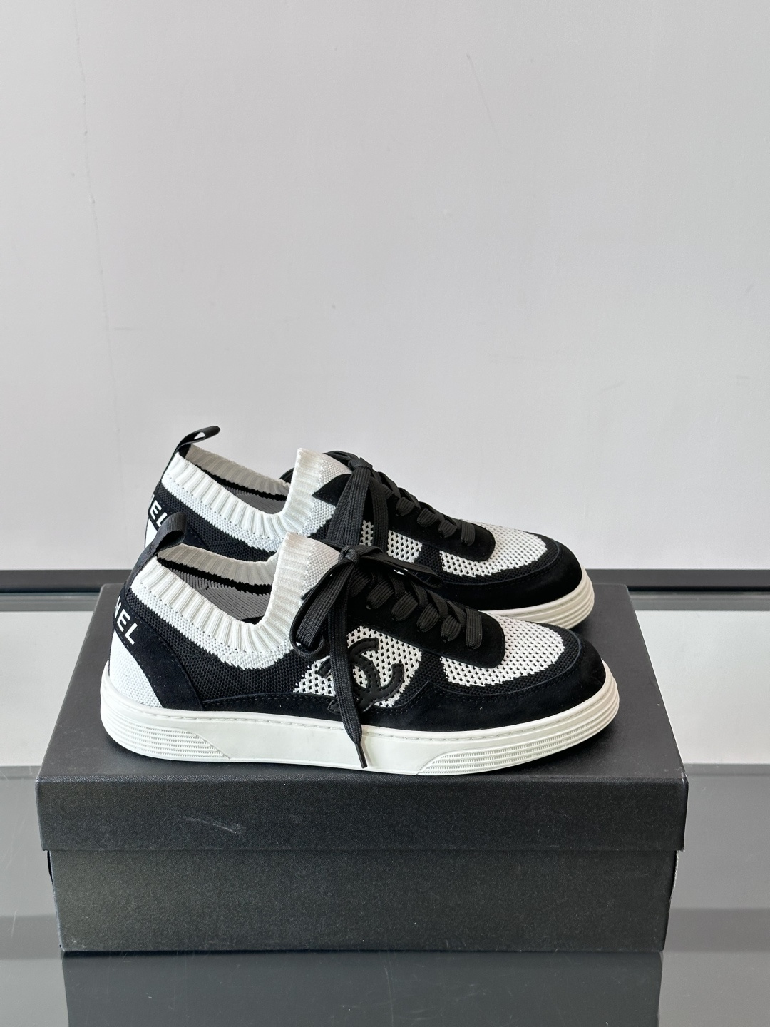 샤넬(Chanel) 클래식 원피스 플라이니트 스니커즈 신발