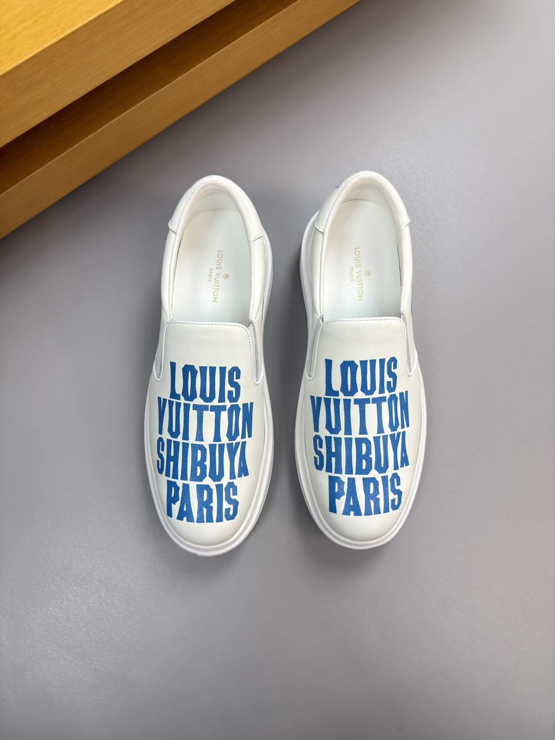 루이비통(LV) Louis Vuitton 나파 카프스킨 고주파 프린팅 슬립온 스니커즈 신발