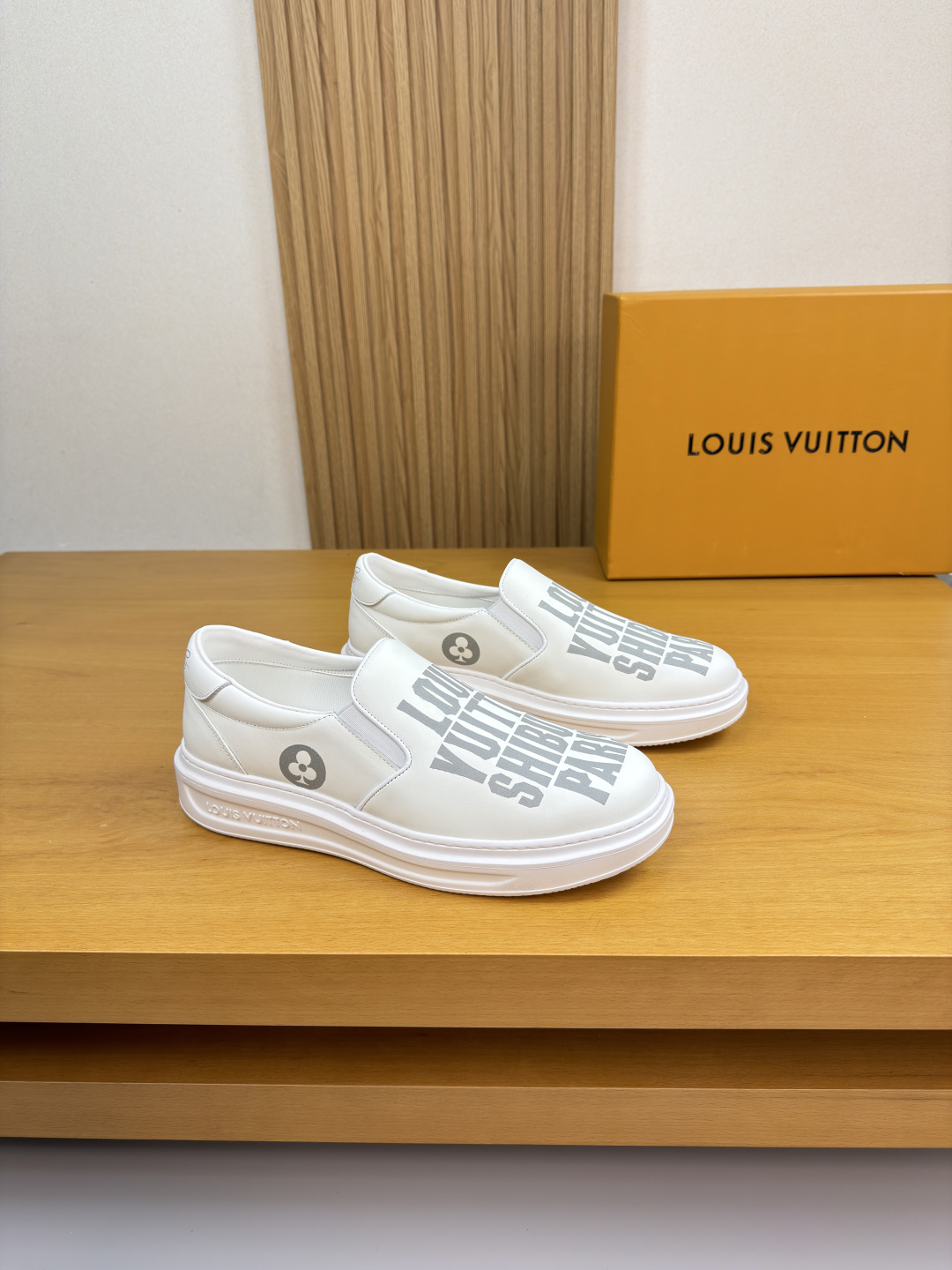 루이비통(LV) Louis Vuitton 나파 카프스킨 고주파 프린팅 슬립온 스니커즈 신발