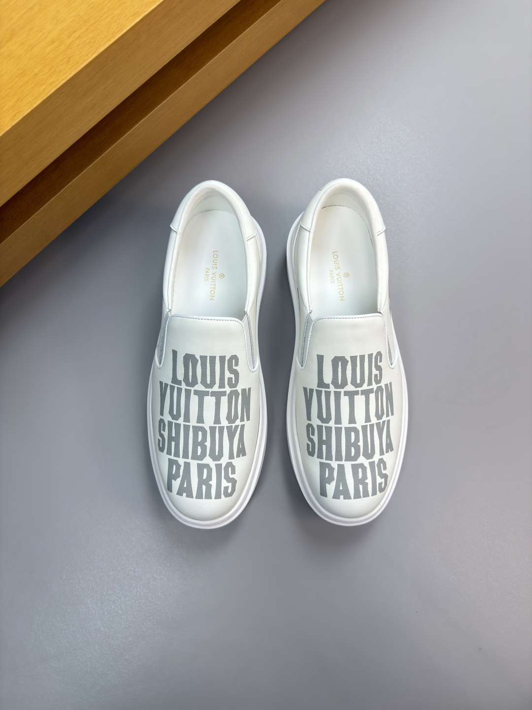 루이비통(LV) Louis Vuitton 나파 카프스킨 고주파 프린팅 슬립온 스니커즈 신발