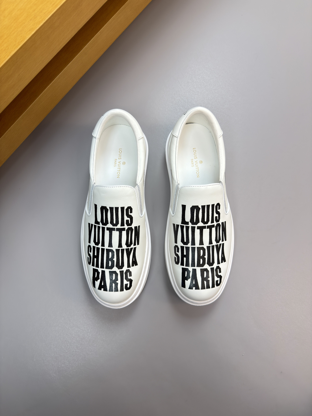 루이비통(LV) Louis Vuitton 나파 카프스킨 고주파 프린팅 슬립온 스니커즈 신발