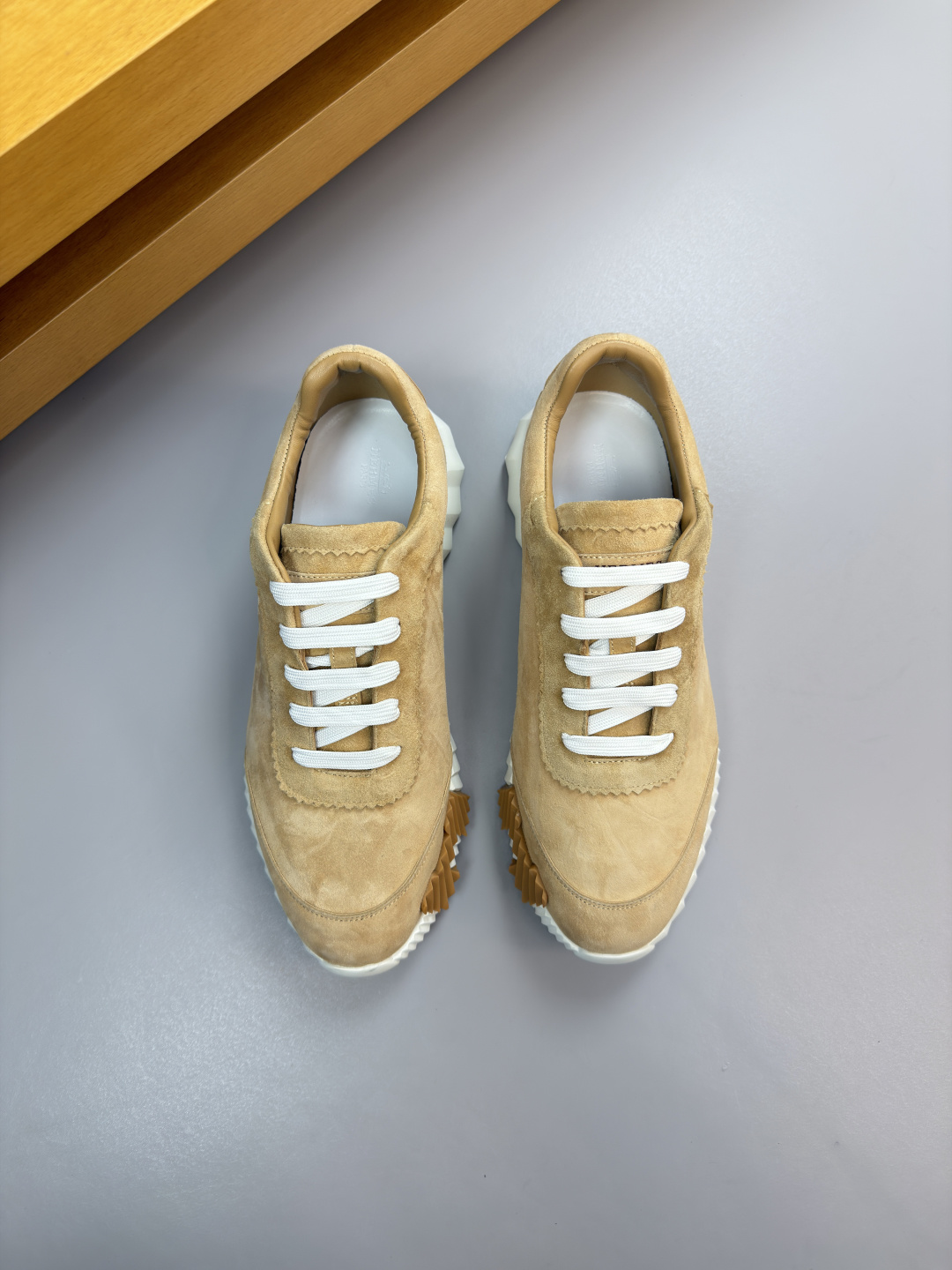 에르메스(Hermes) 실크 고광택 양가죽 스웨이드 스니커즈 신발