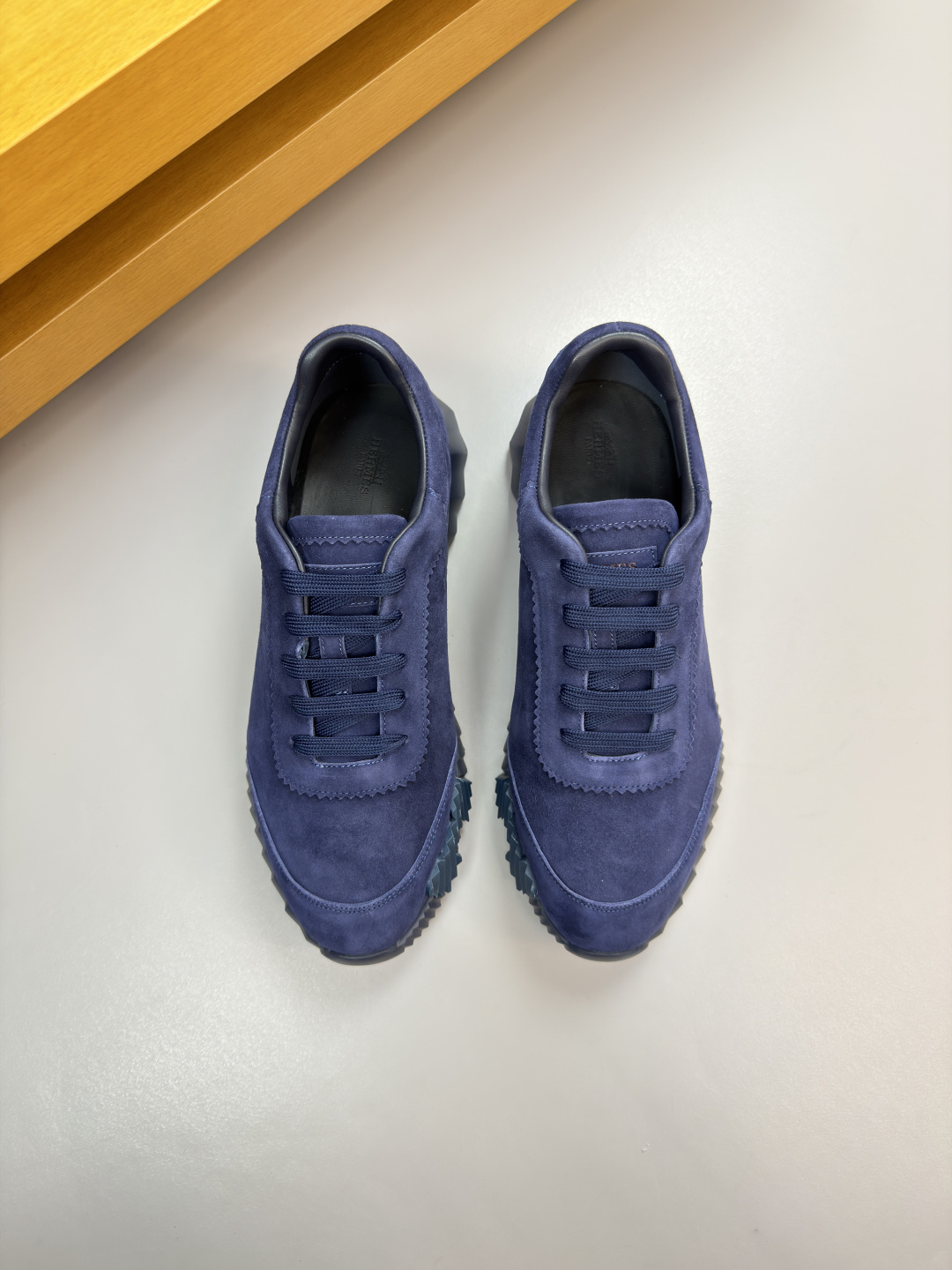 에르메스(Hermes) 실크 고광택 양가죽 스웨이드 스니커즈 신발