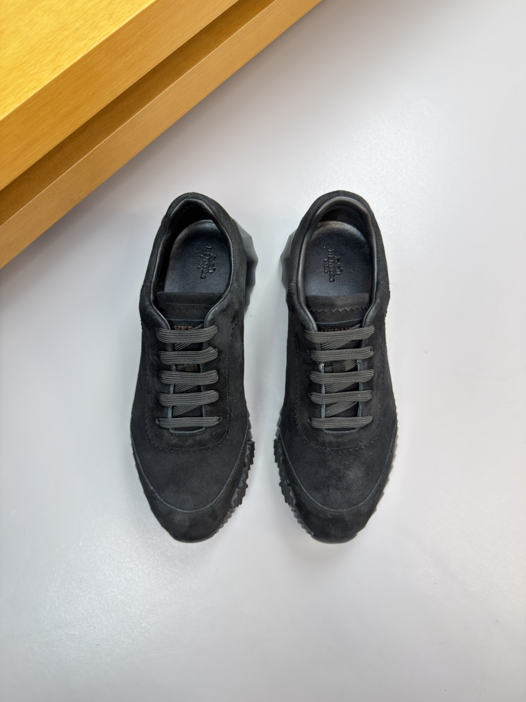 에르메스(Hermes) 실크 고광택 양가죽 스웨이드 스니커즈 신발