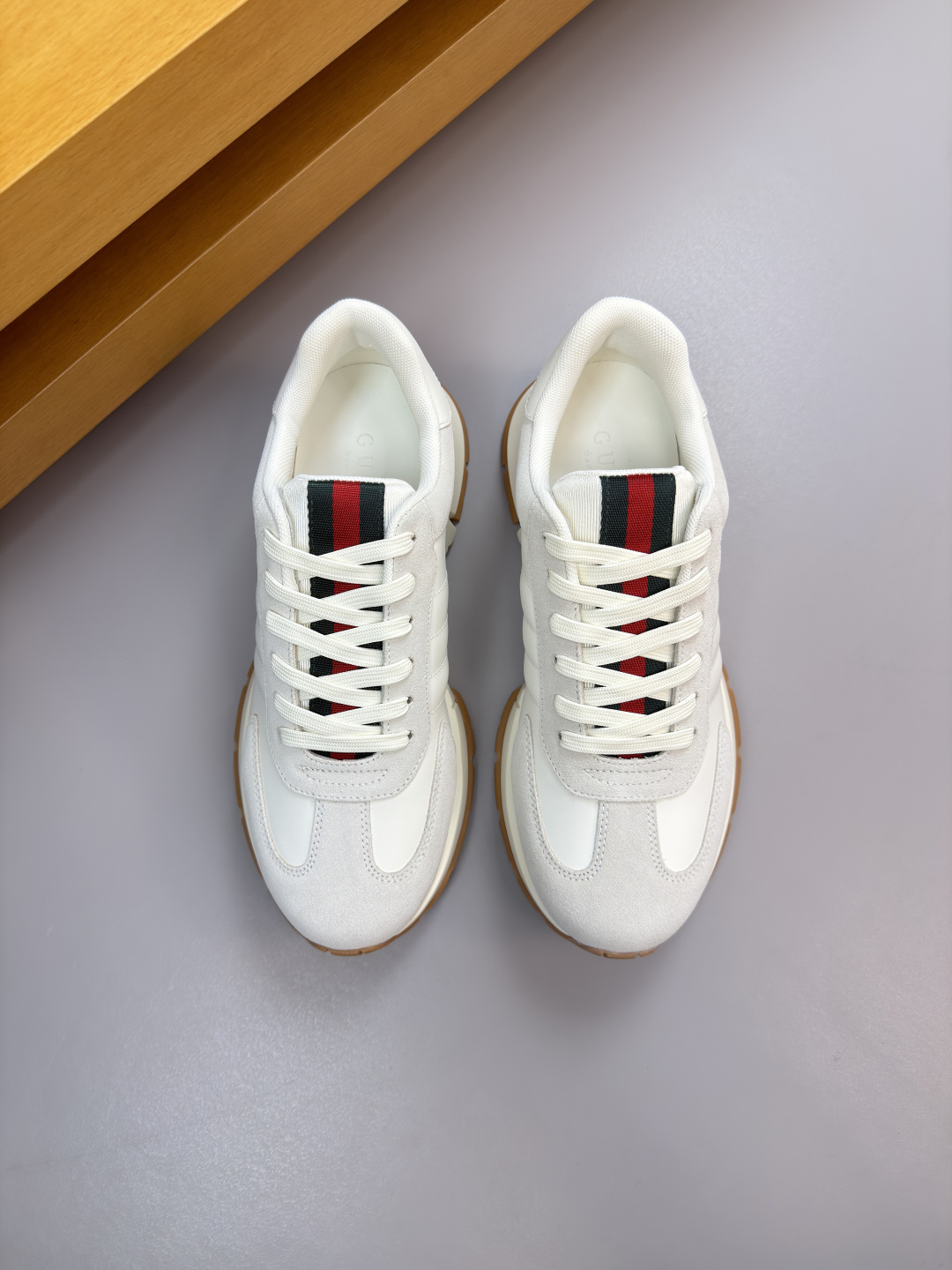 구찌(Gucci) 나파 & 스웨이드 웹 스니커즈 신발