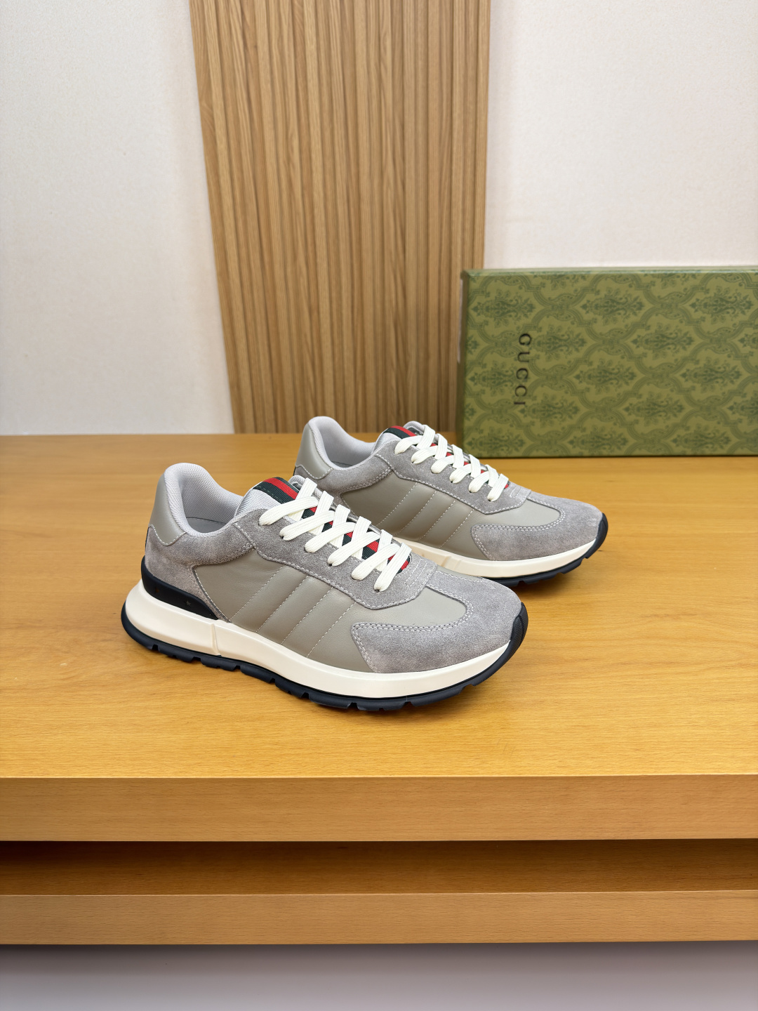 구찌(Gucci) 나파 & 스웨이드 웹 스니커즈 신발