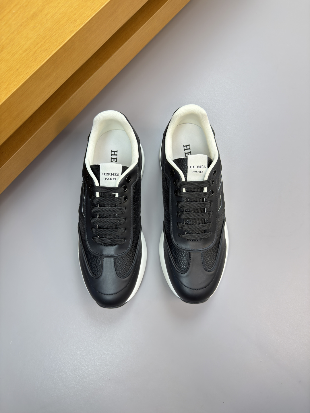에르메스(Hermes) 나파 가죽 & 실크 캔버스 스니커즈 신발