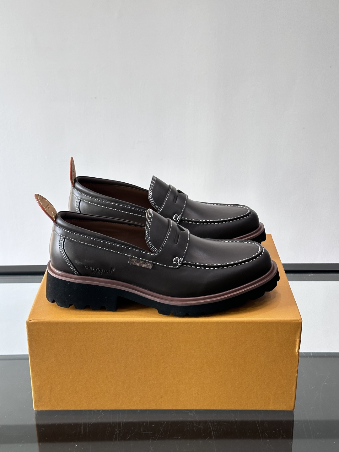 LV 루이비통 모먼츠(Moments) 스티치 포인트 레더 로퍼 구두 신발