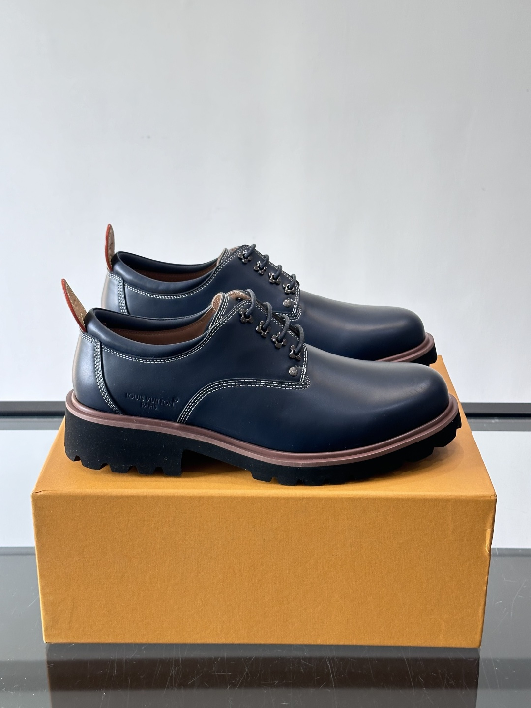 LV 루이비통 모먼츠(Moments) 스티치 포인트 레더 로퍼 구두 신발